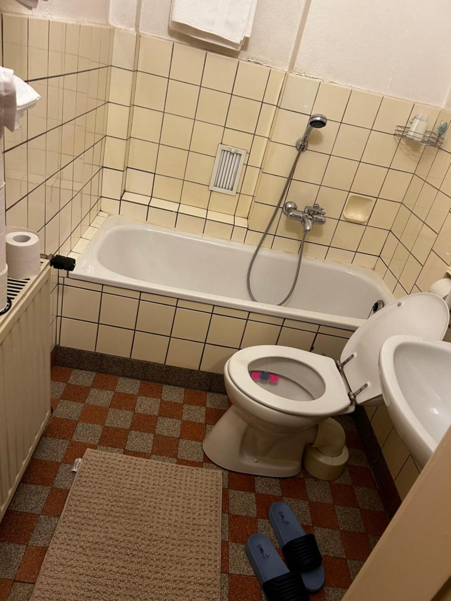 Apartment Mad *
